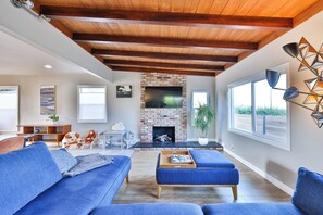 TV, fireplace, offices - Canyon Retreat|Chef Kitchen|Deck|Sunrise Views (San Diego)