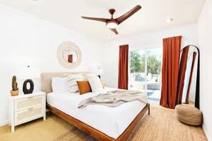 Een strijkplank/strijkijzer, reisbedje, gratis wifi, beddengoed