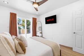 Fer et planche à repasser, lit parapluie, Wi-Fi gratuit, draps fournis