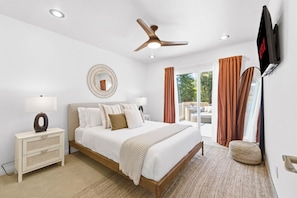 Iron/ironing board, travel cot, free WiFi, bed sheets - Coastal Haven |King suite|5 min to beach|Garden (Del Mar)