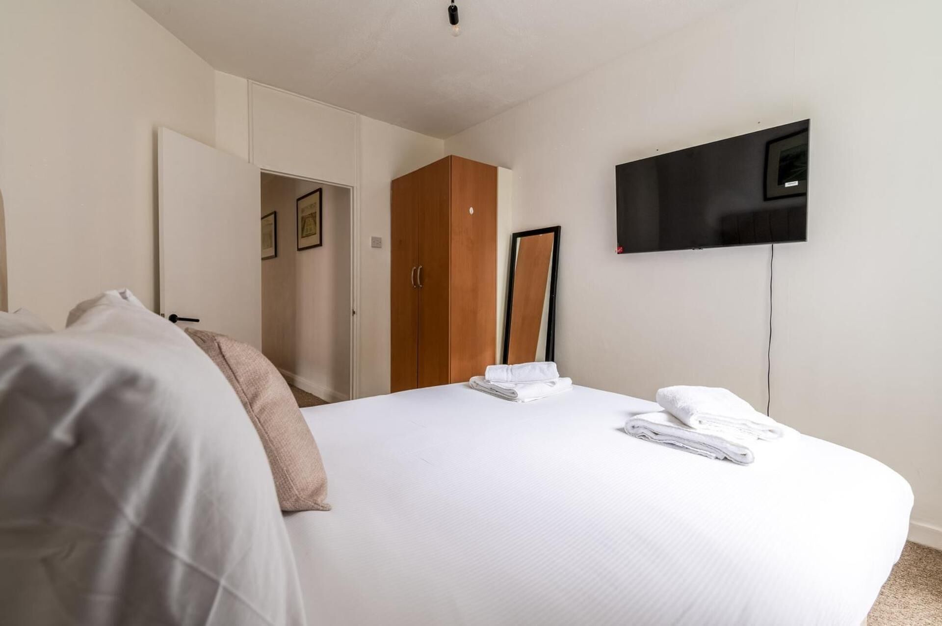 3 bedrooms, iron/ironing board, free WiFi, bed sheets