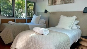 4 dormitoris, planxa i posts de planxar, wifi i roba de llit 