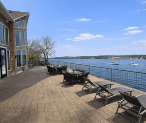 Outdoor dining - Crystal Palm Luxury Estate Lakefront 6BED/4BA/Pool/Dock/Movie Theater-30PP (Osage Beach)