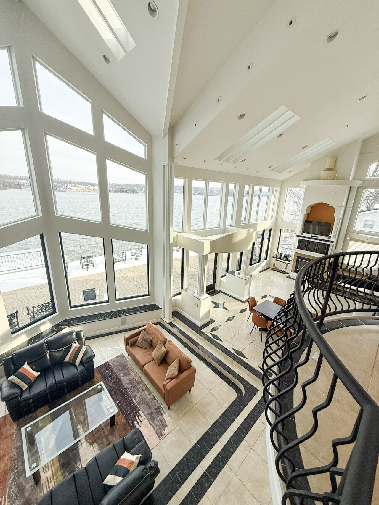 Télévision, cheminée