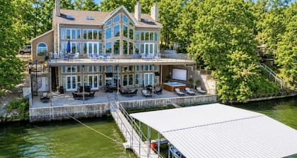 Crystal Palm Luxury Estate Lakefront 6BED/4BA/Pool/Dock/Movie Theater-30PP