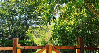 Riverside Cottage Warburton I Yarra Valley Escape, Mountain Views, sleeps 5