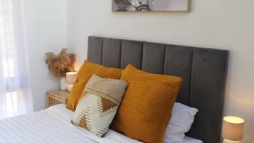 2 bedrooms, iron/ironing board, Internet, bed sheets