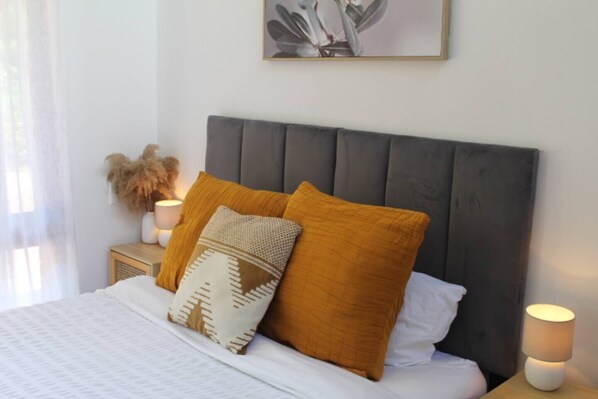 2 bedrooms, iron/ironing board, internet, bed sheets