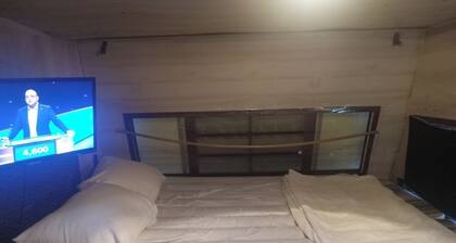 Cozy 1-bedroom farmhouse in perfect Elyria with AC. Come and enjoy!!!