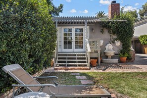 Terrace/patio - Cozy Villa in Sherman Oaks (Los Angeles)