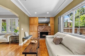 Living area - Cozy Villa in Sherman Oaks (Los Angeles)