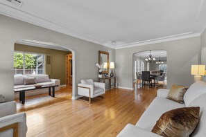 Living area - Cozy Villa in Sherman Oaks (Los Angeles)