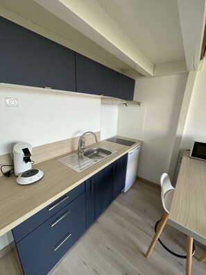 Fridge, microwave, toaster, cookware/dishes/utensils - Seignosse Océan, close to the beach, nice studio with mezzanine, ideal for couple (SEIGNOSSE)