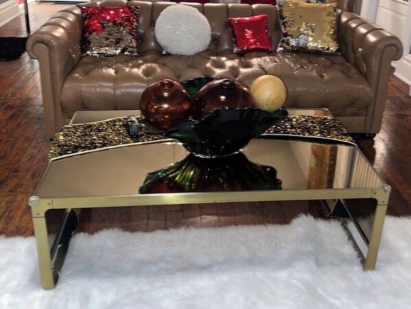 Smart TV, fireplace, DVD player, books