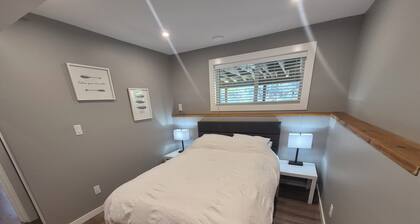 Beautiful 1 bedroom suite, sleeps 4, close to lakes and silverstar mountain