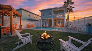 Front of property - Barking Shark by Avantstay Coastal Home Private Pool, Beach Access, Game Room (Port Aransas)