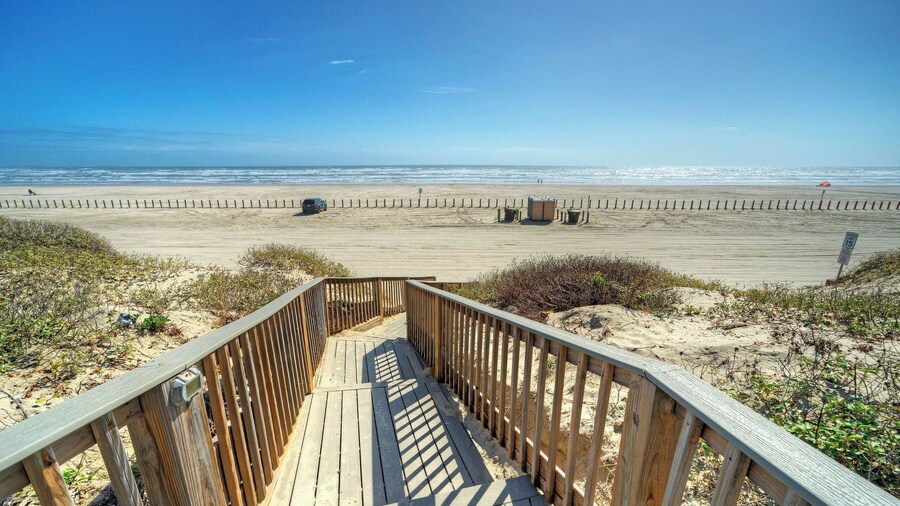 Banyan Breeze by Avantstay Coastal Home Private Pool, Beach Access, Game Room