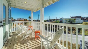 House (4 Bedrooms) | Interior - Barking Shark by Avantstay Coastal Home Private Pool, Beach Access, Game Room (Port Aransas)