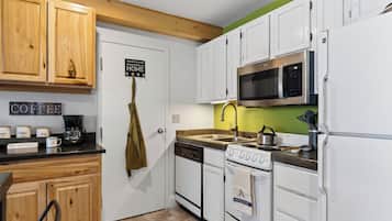 Apartment (1 Bedroom) | Private kitchen | Fridge, microwave, stovetop, dishwasher