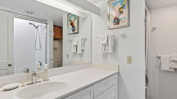 Apartment (1 Bedroom) | Bathroom | Shower