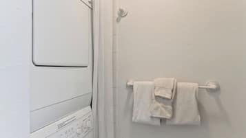 Appartement (1 Bedroom) | Salle de bain | Douche