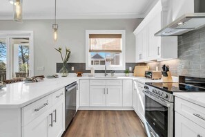 Fridge, microwave, oven, stovetop - Prescription for Paradise by Stay on 30a (Santa Rosa Beach)