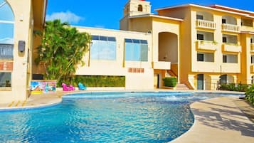 Talo, 1 makuuhuone, terassi, näköala puutarhaan | Uima-allas | Ulkouima-allas