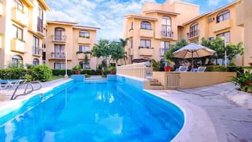 Hus, 1 soverom, terrasse, hageutsikt | Basseng | Utendørsbasseng