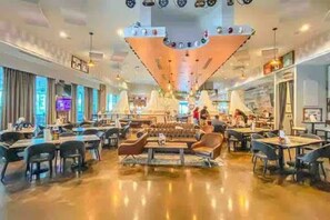 Dining - Gulf View - Amazing Sunrises (Destin)