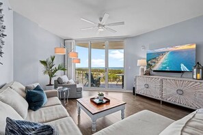 Living area - Gulf View - Amazing Sunrises (Destin)