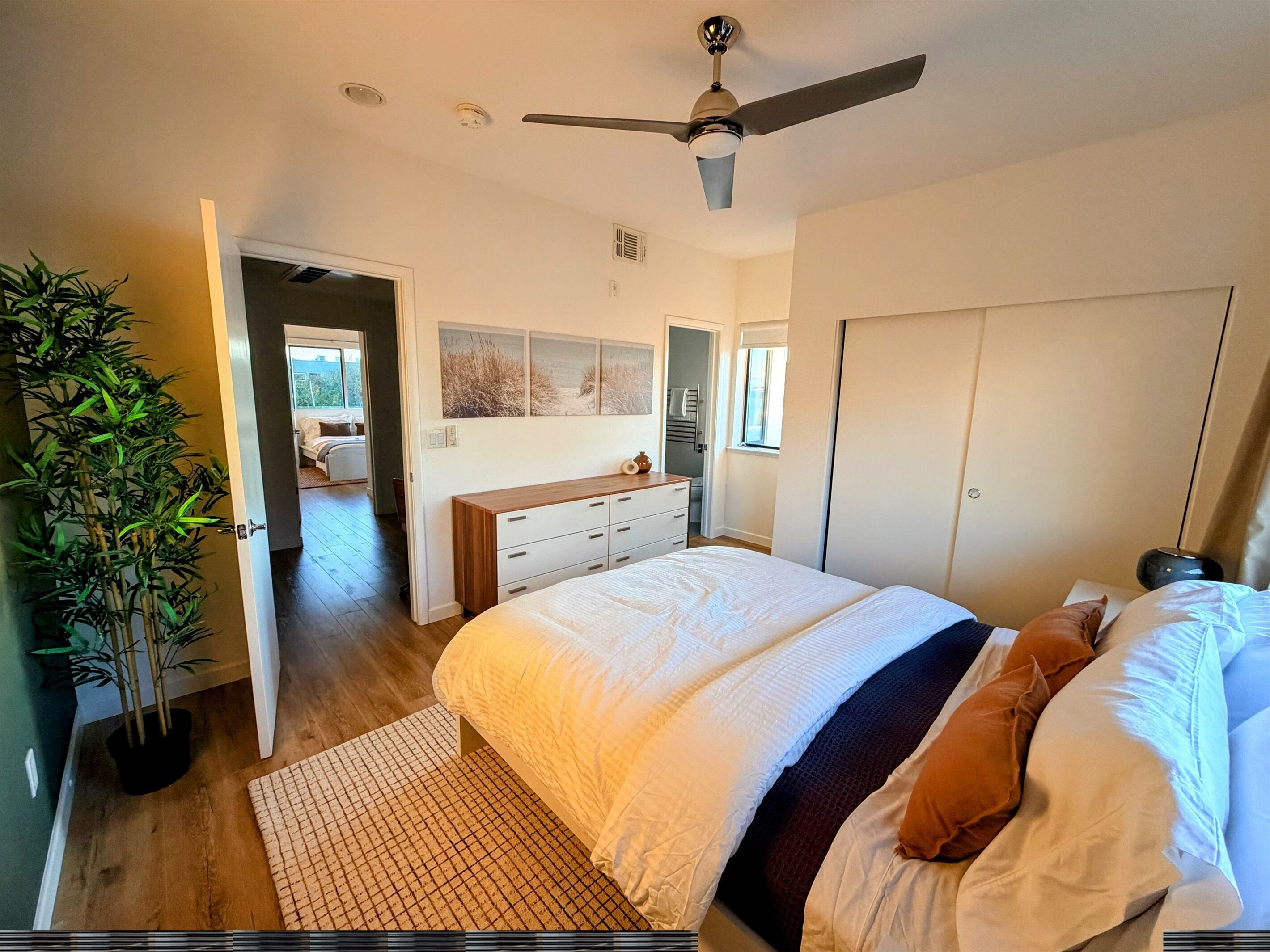 2 bedrooms, desk, iron/ironing board, travel crib