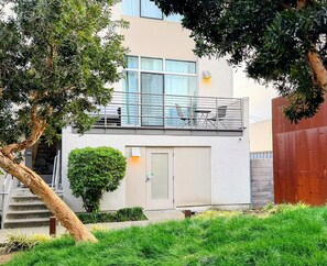 Exterior - Superb 2-bedroom condo in lovely Emeryville perfect for your stay (Emeryville)