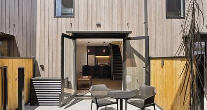 The Remarkable Hideaway-3 Bedroom, Central, Modern