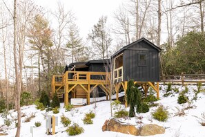 Exterior - Moondrift Retreat - pet friendly, hot tub, community amenities, ranch style home (Newland)