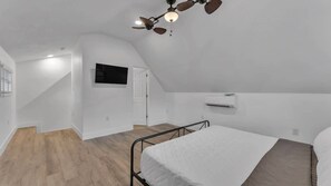 1 bedroom, iron/ironing board, WiFi, bed sheets - 1BR Historic District Guest Home w/ King Bed (Lakeland)