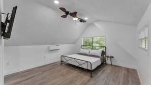 1 bedroom, iron/ironing board, WiFi, bed sheets - 1BR Historic District Guest Home w/ King Bed (Lakeland)