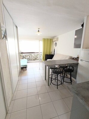 Interior - AS27000 - Studio Cabin with side sea view and air conditioning (LE GRAU DU ROI)