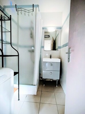 Bathroom - AS27000 - Studio Cabin with side sea view and air conditioning (LE GRAU DU ROI)