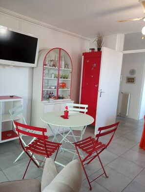 Dining - T2 Apartment in the Heart of Canet, Steps from the Beach, AC – 4ARAX4 (CANET PLAGE)