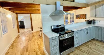 Large 3 Bedroom Farmhouse Walking Distance from Downtown Boothbay Harbor!
