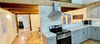 Large 3 Bedroom Farmhouse Walking Distance from Downtown Boothbay Harbor!