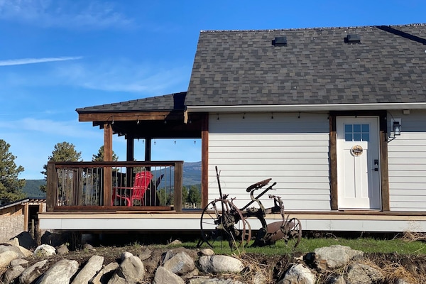 Farm Stay Cabin - spring