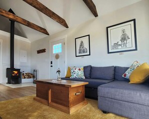 Fireplace, books, stereo
