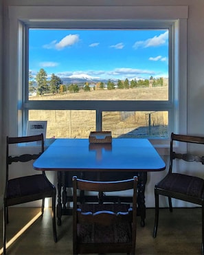 Interior - Come to the Mountains, Stay on the Farm - Cozy Farm-Stay Cottage (Bridesville)