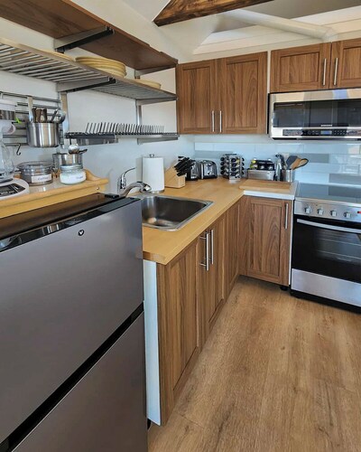 Come to the Mountains, Stay on the Farm - Cozy Farm-Stay Cottage