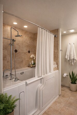 Jetted bath, hair dryer, bidet, towels - Lovely 2-bedroom 2 Bath house in Carmel, perfect for a getaway (Carmel-by-the-Sea)