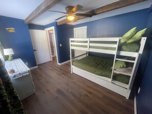 9 bedrooms, free WiFi, bed sheets