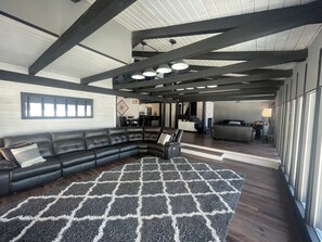 Smart TV - South Shore Chalet-Lake View with Docks- Family Friendly (Northville)