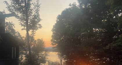 South Shore Chalet-Lake View with Docks- Family Friendly
