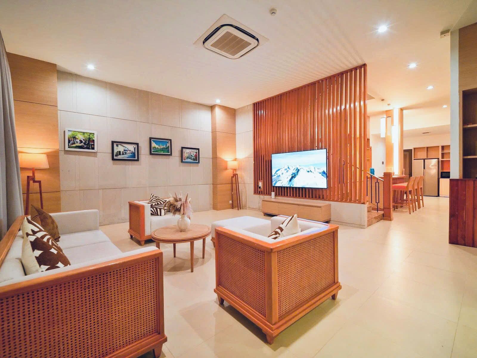Deluxe Villa, 4 Bedrooms, Private Pool | Living room | 48-inch LED TV with digital channels
